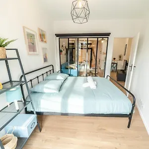  Appartement The Tanneurs - Charming 6-person - Steps From Valmy Metro